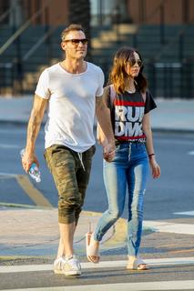 Megan Fox feet photo thumbnail