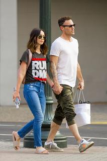 Megan Fox feet photo thumbnail