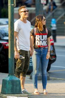 Megan Fox feet photo thumbnail