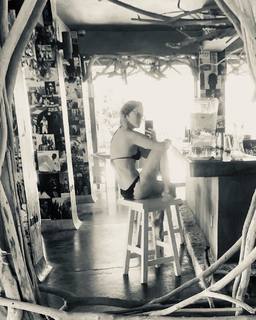 Alice Eve feet photo thumbnail