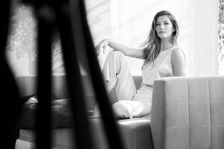 Gisele Bündchen feet photo thumbnail