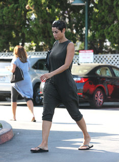 Nicole Murphy feet photo thumbnail