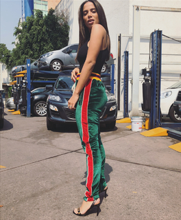 Anitta feet photo thumbnail