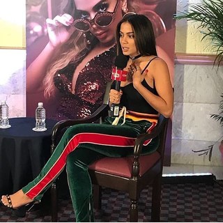 Anitta feet photo thumbnail