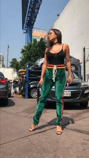 Anitta feet photo thumbnail