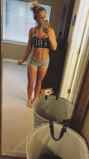 Paige VanZant feet photo thumbnail
