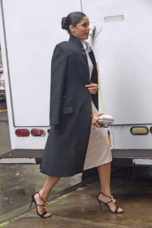 Freida Pinto feet photo thumbnail