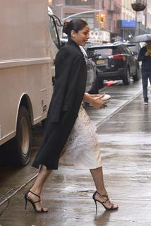 Freida Pinto feet photo thumbnail