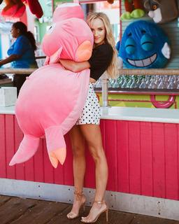 Nastia Liukin feet photo thumbnail