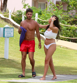 Charlotte Crosby feet photo thumbnail