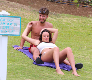 Charlotte Crosby feet photo thumbnail