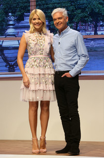 Holly Willoughby feet photo thumbnail