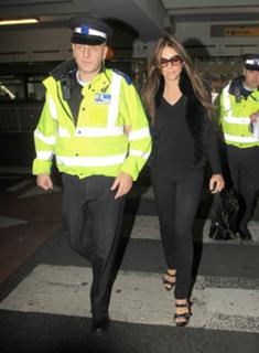 Elizabeth Hurley feet photo thumbnail
