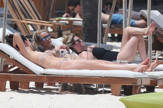 Kristin Cavallari feet photo thumbnail