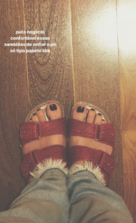 Kéfera Buchmann feet photo thumbnail