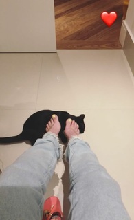 Kéfera Buchmann feet photo thumbnail