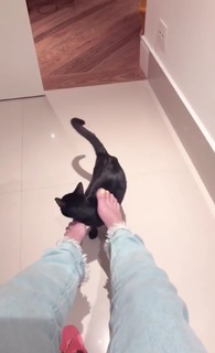 Kéfera Buchmann feet photo thumbnail