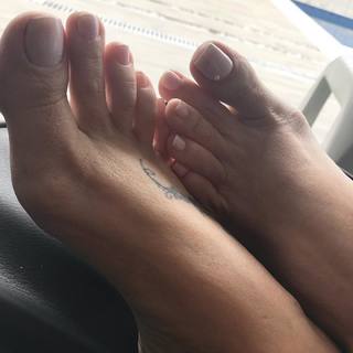 Karin Klemp feet photo thumbnail