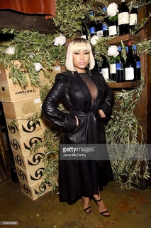 Nicki Minaj feet photo thumbnail