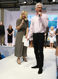 Holly Willoughby feet photo thumbnail