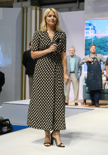 Holly Willoughby feet photo thumbnail
