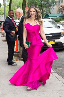 Elizabeth Hurley feet photo thumbnail