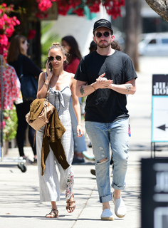 Nicole Richie feet photo thumbnail