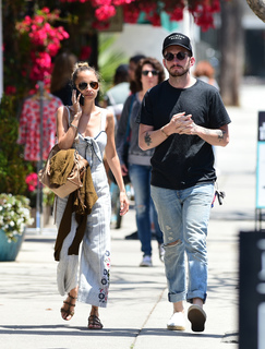 Nicole Richie feet photo thumbnail