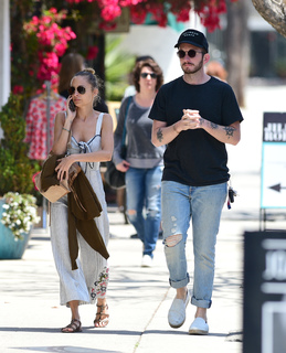 Nicole Richie feet photo thumbnail