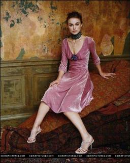 Keira Knightley feet photo thumbnail
