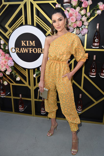 Olivia Culpo feet photo thumbnail