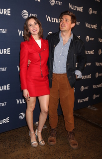 Alison Brie feet photo thumbnail