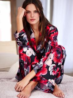 Alessandra Ambrosio feet photo thumbnail
