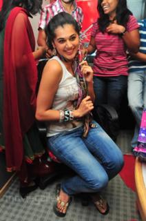 Taapsee Pannu feet photo thumbnail