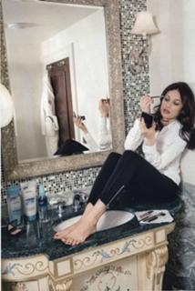 Olga Kurylenko feet photo thumbnail