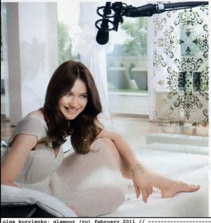 Olga Kurylenko feet photo thumbnail