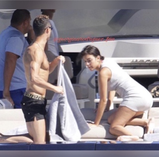 Georgina Rodríguez feet photo thumbnail
