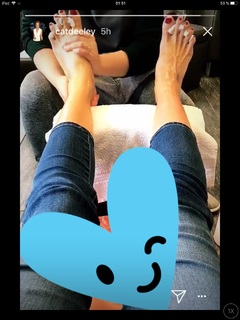 Cat Deeley feet photo thumbnail