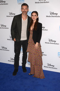 Rachel Bilson feet photo thumbnail