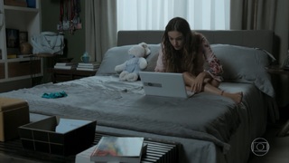 Isis Valverde feet photo thumbnail