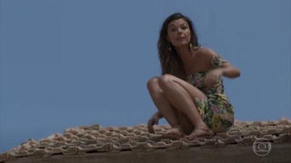 Isis Valverde feet photo thumbnail