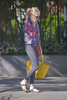 Sienna Miller feet photo thumbnail