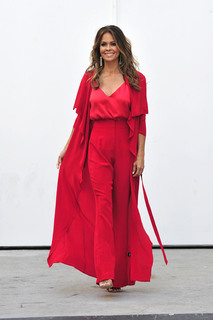 Brooke Burke feet photo thumbnail