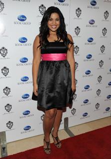 Jordin Sparks feet photo thumbnail