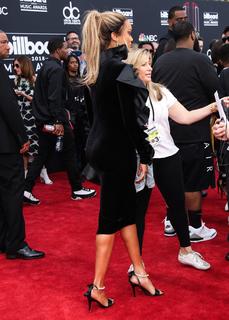 Tyra Banks feet photo thumbnail