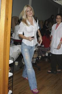 Heidi Montag feet photo thumbnail