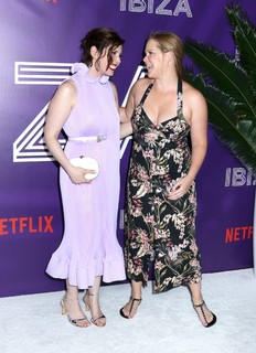 Amy Schumer feet photo thumbnail