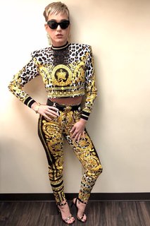 Katy Perry feet photo thumbnail