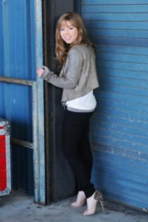 Jennette McCurdy feet photo thumbnail