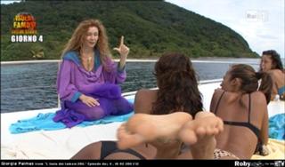 Giorgia Palmas feet photo thumbnail
